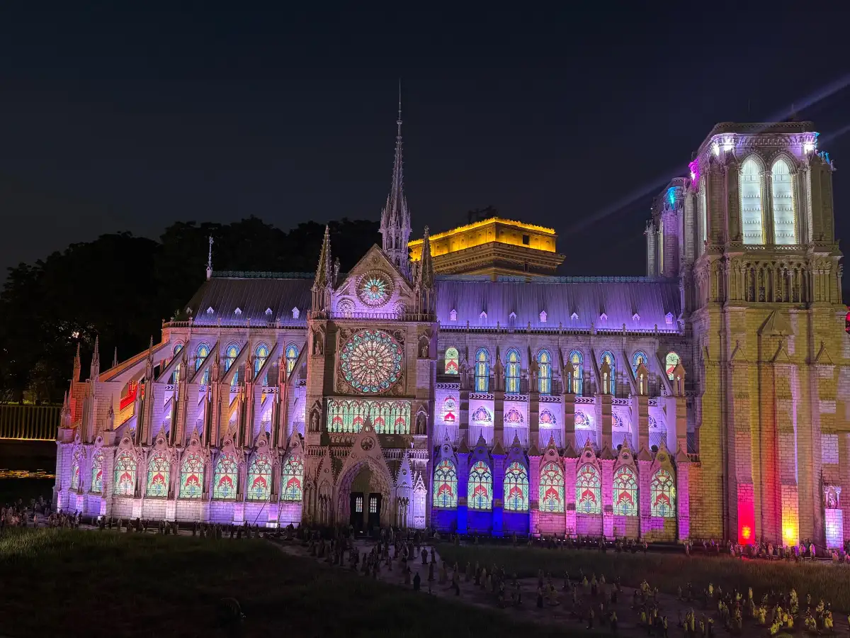 Best Time to Visit Window of the World (Seasons, Hours & the Night Show)